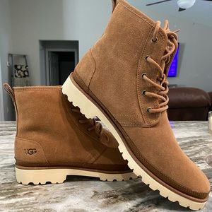 Ugg mens size 10.5 boots brand new never worn.